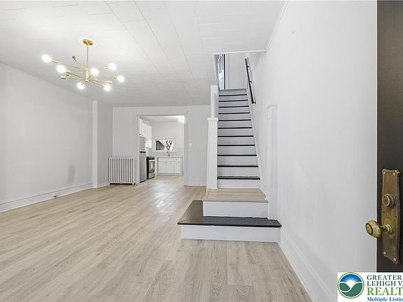 3rd image of 622 N Law St