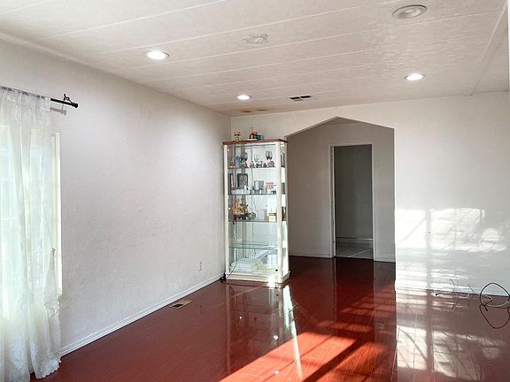 5th image of 3637 Snell Ave