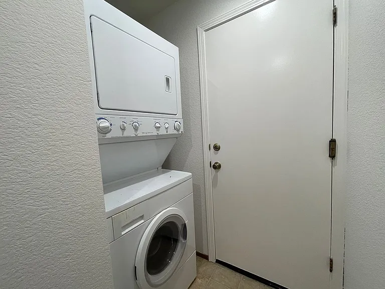 1625 Parkview Green Cir — Photo 9