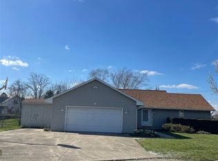 307 N Jonathan St, Oakland, IL 61943