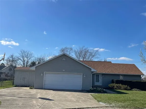 307 N Jonathan St, Oakland, IL 61943
