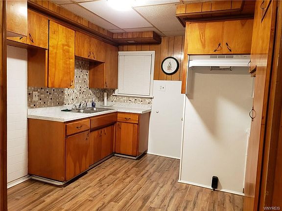 3rd image of 220 81st St