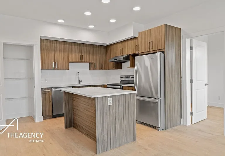 1036 Coronation Ave #307 — Photo 2