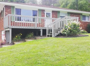 693 Moody Ridge Rd, Belpre, OH 45714