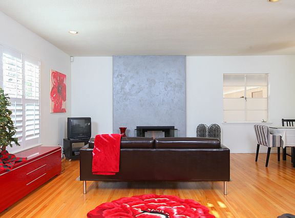 2nd image of 825 Maryhurst Dr