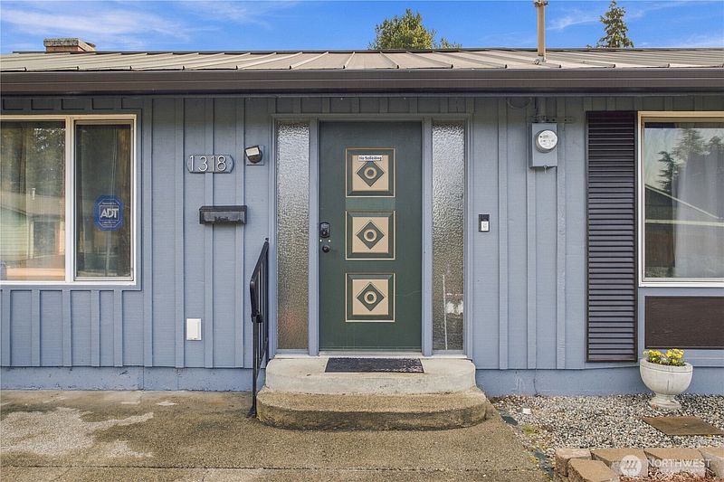 3rd image of 1318 28th Street SE