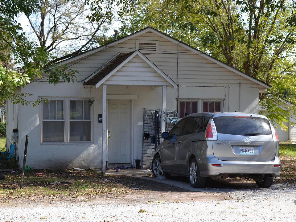 2nd image of 635 Young St