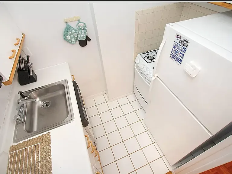 350 W 50th St #4X — Photo 12
