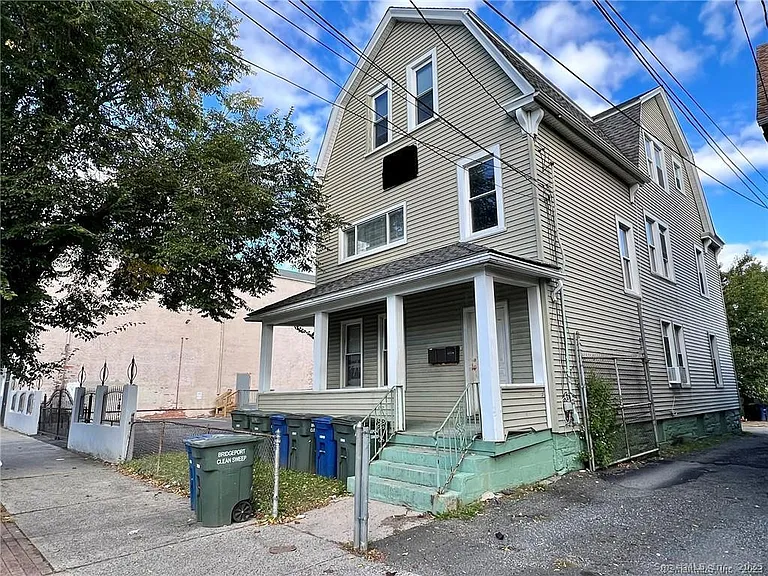 1102 E Main St #1 — Photo 1