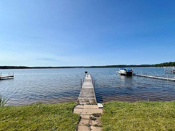 3rd image of 9137 N Lake Shore Dr