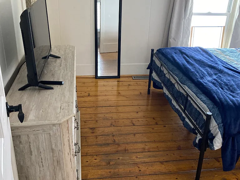 10 Bay St — Photo 12