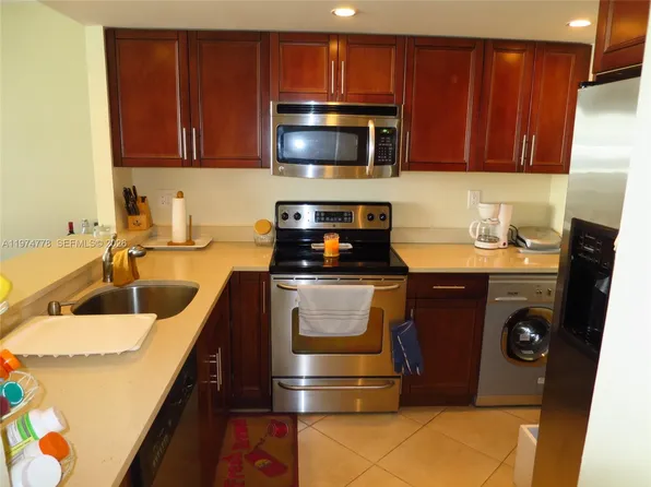 600 NE 36th St, Miami, FL