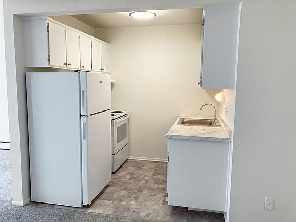3rd image of 24801-24901 Jefferson Ave #15211042