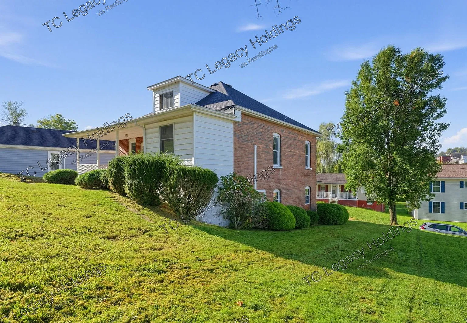 4 bed, 2.0 bath, 2144 sqft, $1,600 — Photo 2