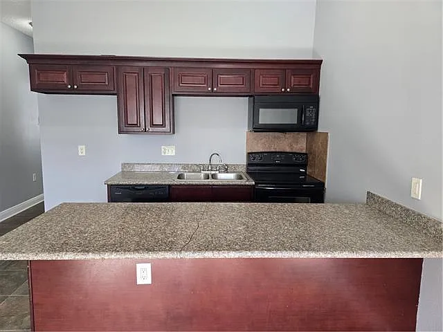 112 Saint Rose Ave #A — Photo 4