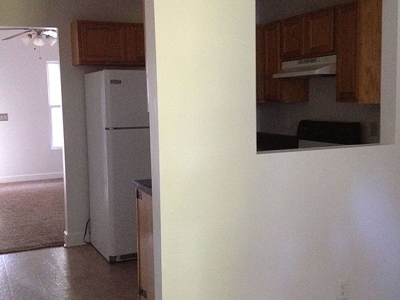 Dining Area & Kitchen Access