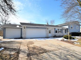 2084 Skyview St, Green Bay, WI 54311