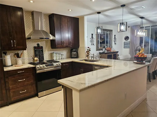 10270 NW 46th St, Doral, FL 33178