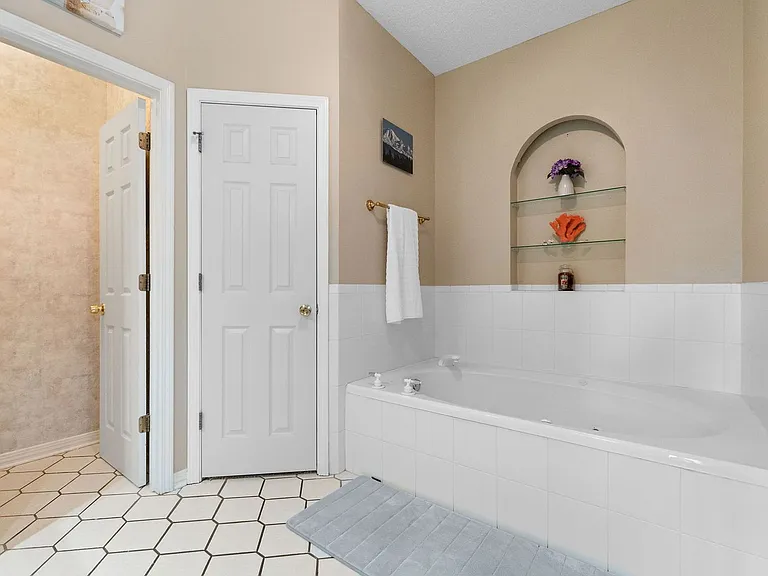 8432 Millstream Dr — Photo 35