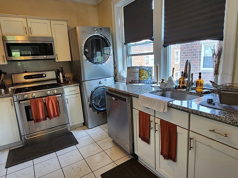 55 Thatcher St #6 — Photo 9