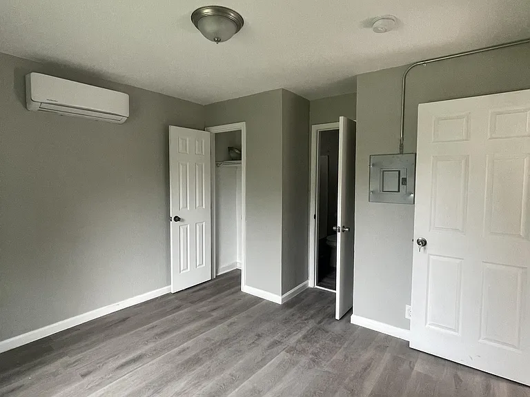 1723 W Mayfield Blvd #6 — Photo 8