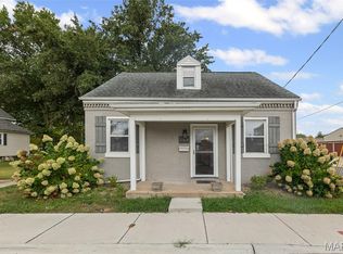 204 E Laurel St, Millstadt, IL