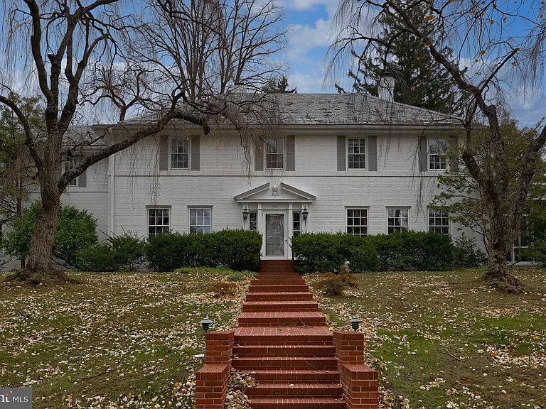 226 E Caracas Ave — Photo 1