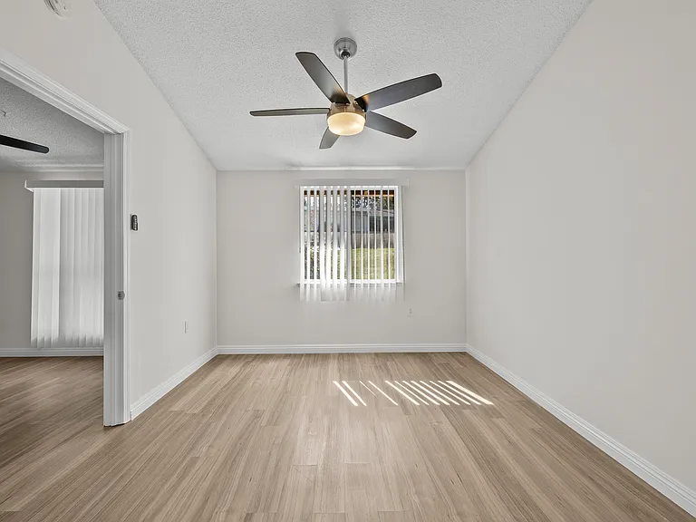 19156 Avenue Of The Oaks #B — Photo 15