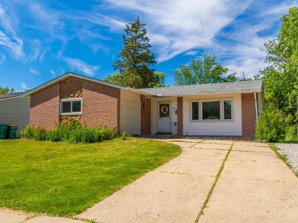254 Dundee Pkwy, Buffalo Grove, IL 60089