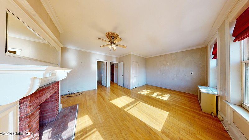 5th image of 359 Hamilton Street