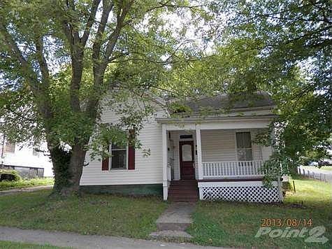 1st image of 121 N Sycamore St