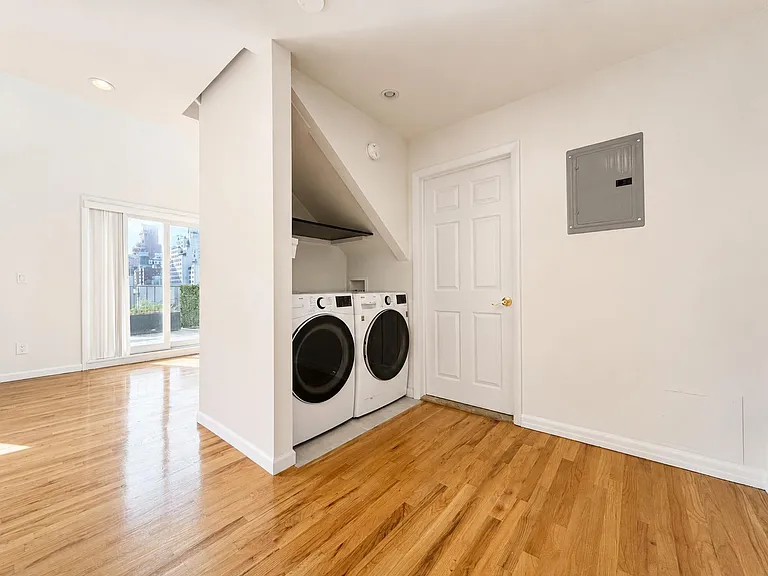 401 E 68th St #Penthouse 2 — Photo 11