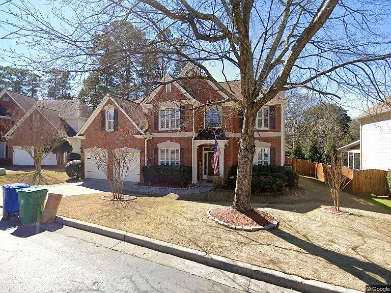 2624 E Madison Dr — Photo 1
