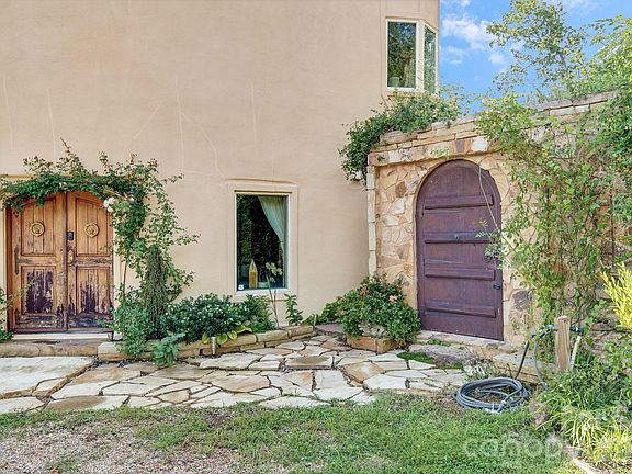 32nd image of 44 Azura Gdns