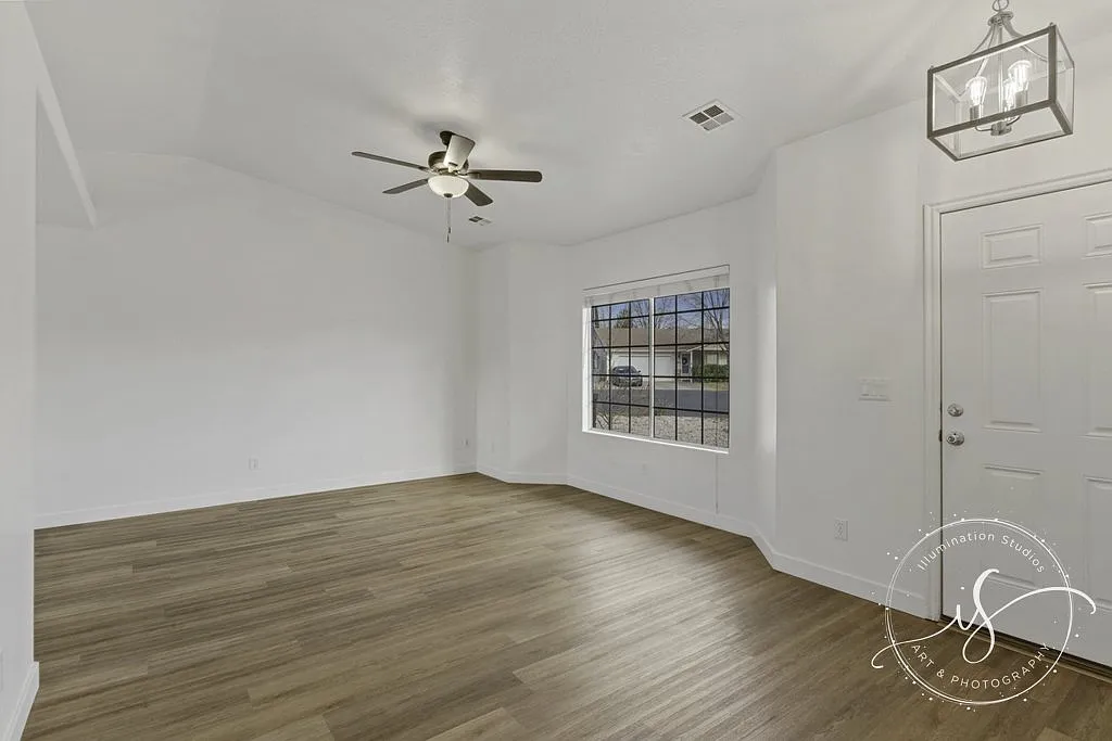 3 bed, 2.0 bath, 1293 sqft, $2,150 — Photo 2