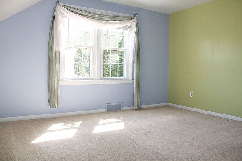 1st image of 332 Debra Ln