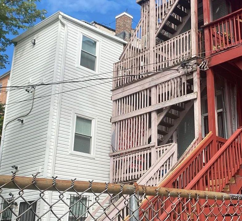 2nd image of 1903 W Baltimore St