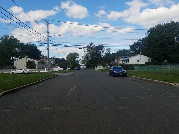 4th image of 1715 Central Blvd