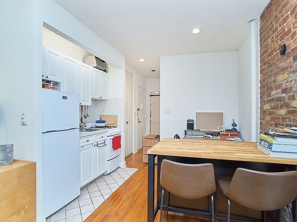 1st image of 326 E 34th St #C3r