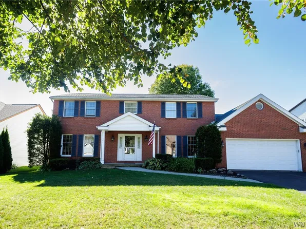 147 Londonderry Ln, Getzville, NY 14068