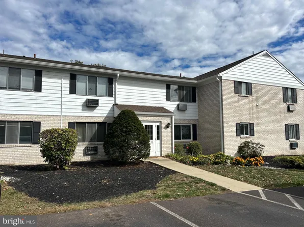 26 Park Ave Unit B25, Chalfont, PA 18914