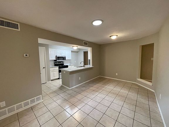 3rd image of 5622 Espanola Dr