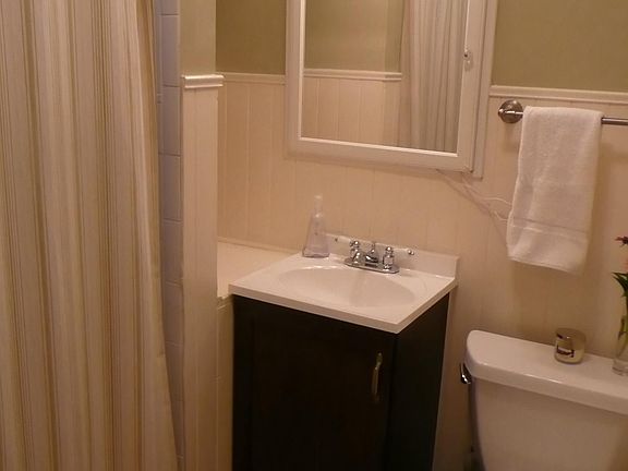 3rd image of 1931 W Cuyler Ave #1