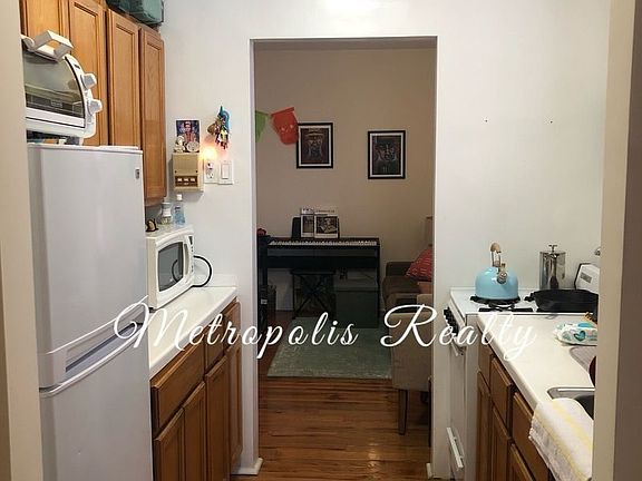 2nd image of 2159 27th St APT A1