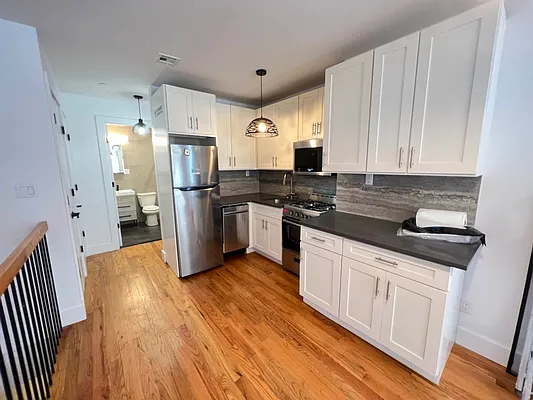 Rented by Tapiro Realty | media 1