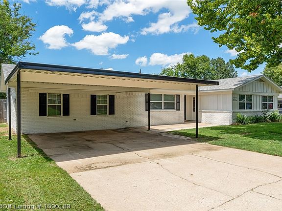 3rd image of 217 Baylor Cir