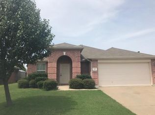 203 Arrowhead Dr, Burleson, TX 76028