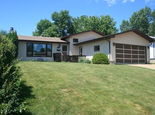 911 2nd Ave W, Dickinson, ND 58601