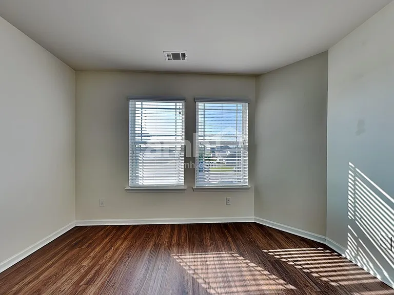 126 Roseberry Cir — Photo 16