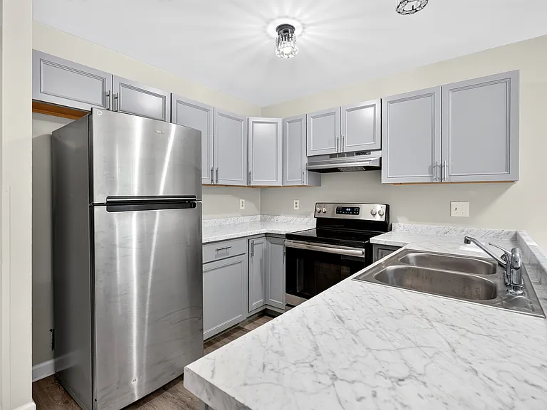 837 Princeton Cir — Photo 4